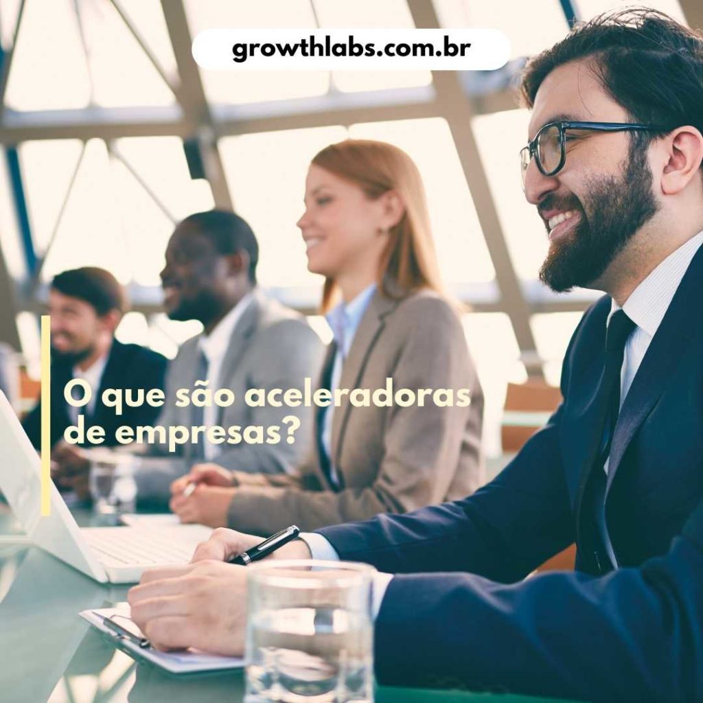 Equipe de uma empresa reunida